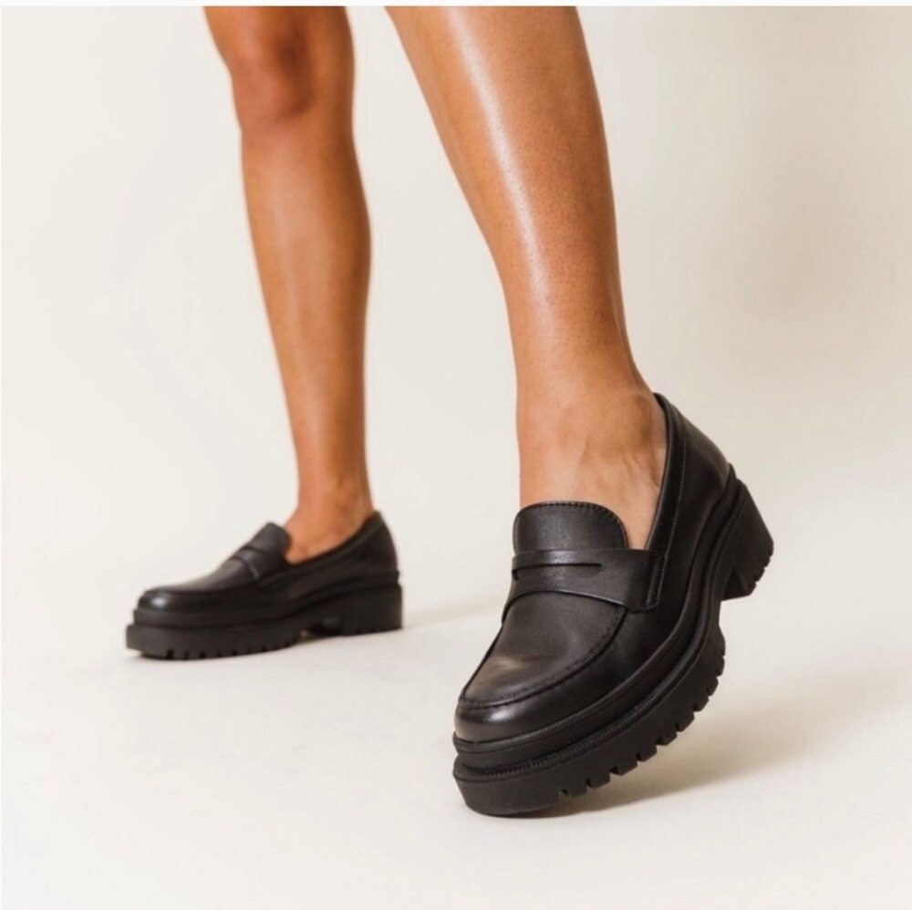 Sleek Black Leather Loafers for Women